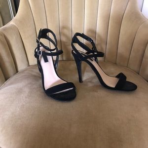 Strait black heels